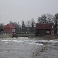 Wehranlage Celle bei Hochwasser