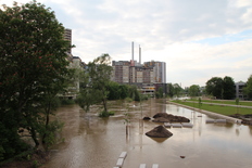 Mai-Hochwasser am Ihmezentrum in Hannover