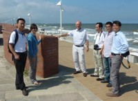 Chinesich-taiwanesische Delegation am Deckwerk Norderney