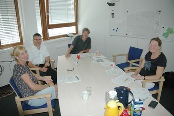 Foto 1: von links: Katja Behm (Staatliche Vogelschutzwarte), Heinrich Pegel (Naturschutzstation Ems), Dr. Markus Nipkow und Claudia Peerenboom (Staatliche Vogelschutzwarte )