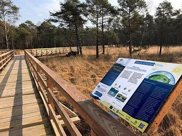 An geeigneten Stellen wurden die Infotafeln am Moorerlebnispfad in Resse/ Otternhagener Moor neu montiert.