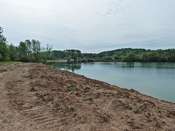 Der Kiesteich entspricht einem natürlichen, eutrophen See des LRT 3150.