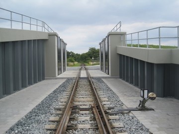 Wird den Anforderungen des modernen Küstenschutzes wieder gerecht: Der fertige Neubau des Bahnscharts in der Deichlinie.
