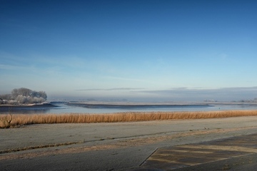 Die Emsinsel Bingumer Sand an einem sonnigen Wintermorgen