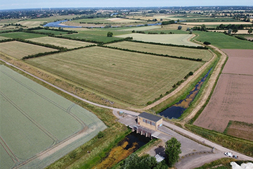 An der Blender Emte, welche bei Intschede im Kreis Verden in die Weser mündet, befindet sich eines der Schöpfwerke, für die zurzeit eine Grundinstandsetzung geplant ist. Die Arbeiten sollen bis Ende des Jahres 2021 abgeschlossen sein.