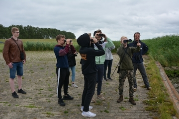 Zur Vertiefung des soeben Gehörten wurde das Deichvorland an der Naturschutzstation begutachtet.