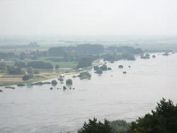 Die Elbe von der Aussichtsplattform Kniepenberg