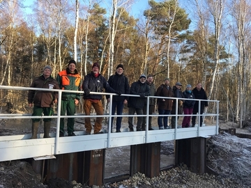 Bei Minusgraden traf sich der NLWKN mit der Baufirma, dem zuständigen Ingenieurbüro sowie der unteren Wasser- und unteren Naturschutzbehörde des Landkreis Gifhorn zur Bauabnahme.