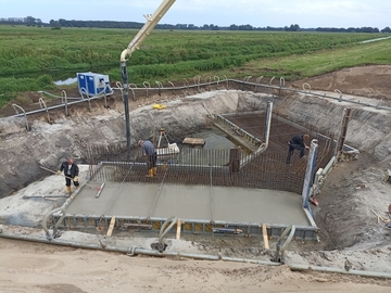 Betonage des Auslaufs vom neuen Flutungsbauwerk im Jahr 2023