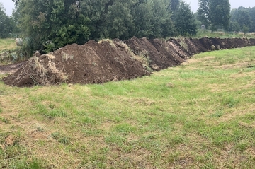Neuanlage einer Verwallung vor dem Talrandgraben
