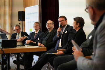 Talkrunde mit Geburtstagskind: Emdens Oberbürgermeister Tim Kruithoff feierte gemeinsam mit dem Masterplan seinen Geburtstag.