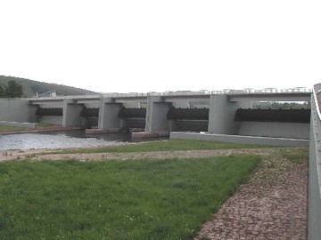 Abschlussbauwerk Hochwasserrückhaltebecken Salzderhelden