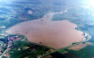 Luftbild Hochwasserrückhaltebecken Salzderhelden
