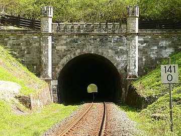Bahntunnel im NSG "Itelteich"