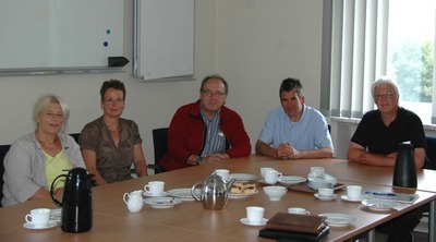 von links nach rechts: Elke Meier vom NABU, Beatrice Claus vom WWF, Carl-Wilhelm Bodenstein-Dresler vom BUND sowie Stationsmitarbeiter Pegel und Pauschert