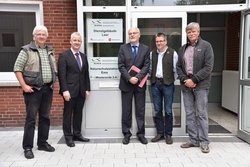 Peter Pauschert von der Naturschutzstation, MdEP Matthias Groote, Franz-Josef Sickelmann vom ARL in Oldenburg, Heinrich Pegel von der Naturschutzstation und Dezernent Helmut Dieckschäfer (von links)