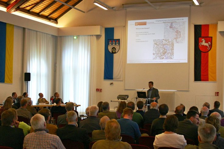 Foto von einer Informationsveranstaltung zur Hochwasserrisikomanagementrichtlinie (07.05.2015 in Celle)