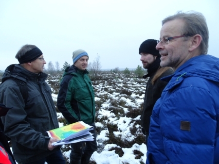 Exkursion mit Dr. Sliva (1.v.r) im Bissendorfer Moor (Foto: Susanne Brosch, NLWKN)