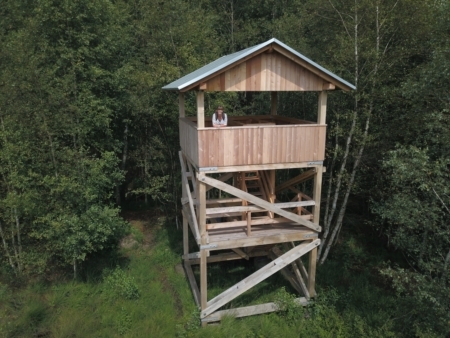 Neu errichteter Nordturm im Bissendorfer Moor (Foto: Marcel Hollenbach, Region Hannover)