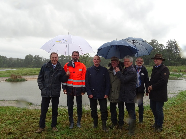 Vor-Ort-Termin am 9. Oktober 2019 mit Umweltminister Olaf Lies sowie mit Vertretern der lokalen Politik und der Projektpartner. (Foto: NLWKN)