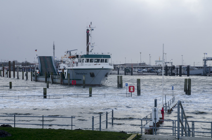 Sturm im Hafen von Norddeich