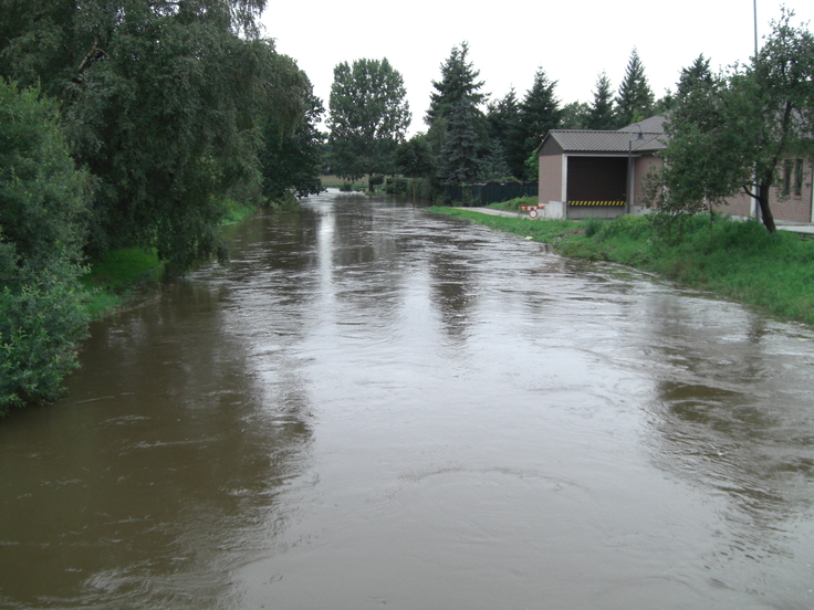 Im Hochwasserfall können die Hopstener Aa und andere Gewässer der Region wie hier 2010 ein ernstes Gefahrenpotenzial entwickeln. Wo Überschwemmungen drohen, zeigen die Berechnungen des NLWKN (Bild: NLWKN).