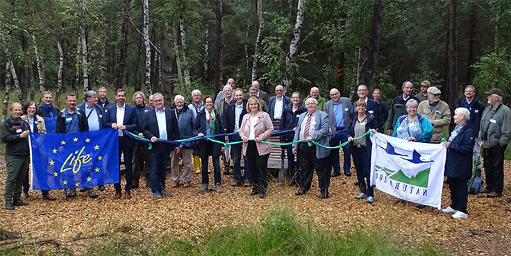 September 2021 – Feierlicher Baustart im Otterhagener Moor: Umweltminister Olaf Lies eröffnete die Veranstaltung und warb für den Moorschutz. Mehr als 30 Akteure, die das LIFEE+-Projekt begleiten, folgten der Einladung in die Hannoversche Moorgeest.