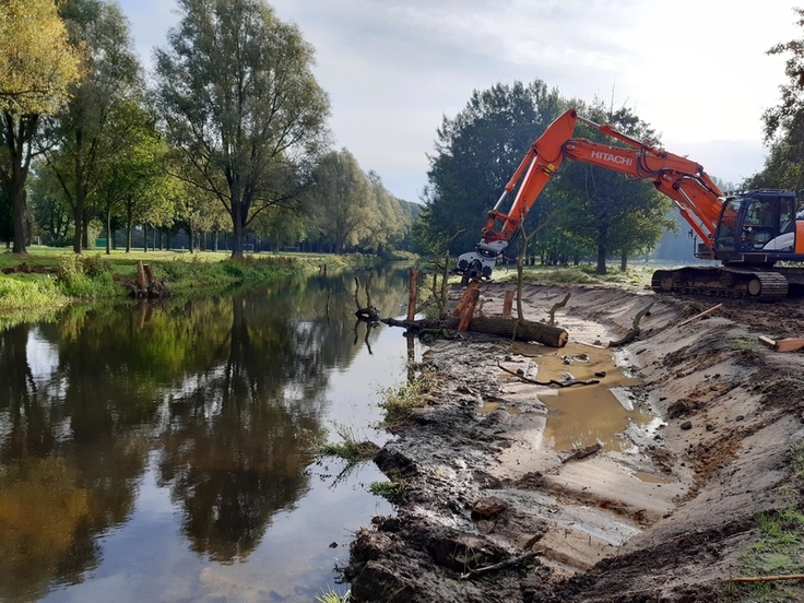 Durch den Einbau von Totholz wurde das Gewässer auch ökologisch aufgewertet.