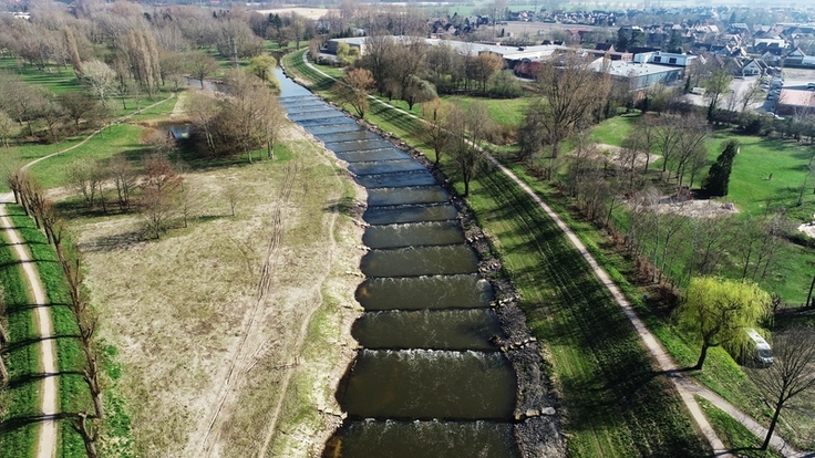 Die fertiggestellte Sohlgleite in Schüttorf aus der Luft.