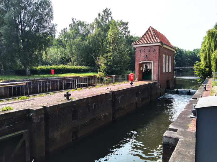 Wird in den kommenden Tagen einer umfassenden Bauwerksprüfung unterzogen: Das 1950 in Betrieb genommene Ostewehr in Bremervörde (Bild: Jänsch/NLWKN).