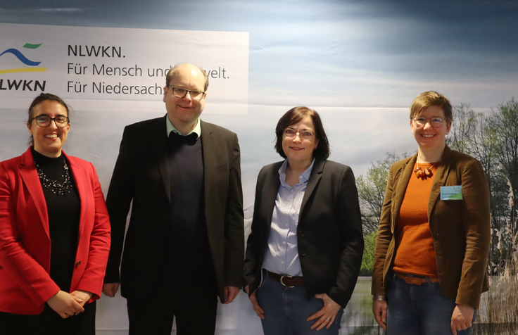 Trafen in Hannover zum Austausch zusammen (v.l.): Staatssekretärin Anka Dobslaw, Umweltminister Christian Meyer, NLWKN-Direktorin Anne Rickmeyer und die Leiterin der NLWKN-Betriebsstelle Hannover-Hildesheim, Petra Heidebroek (Bild: Malena Hussy/NLWKN).