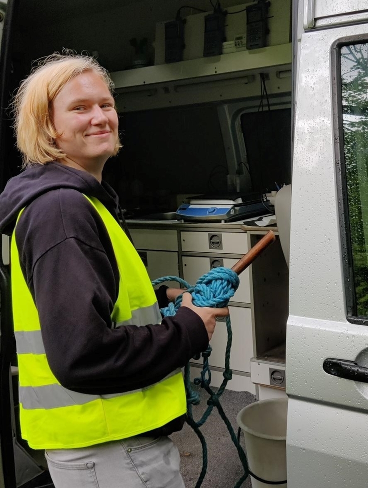 Zehn Monate ist Hannah Autering für die Betriebsstelle Süd am Standort Göttingen im Einsatz. Sie begleitet etliche Pegelmessungen, kontrolliert und wartet Messstationen.