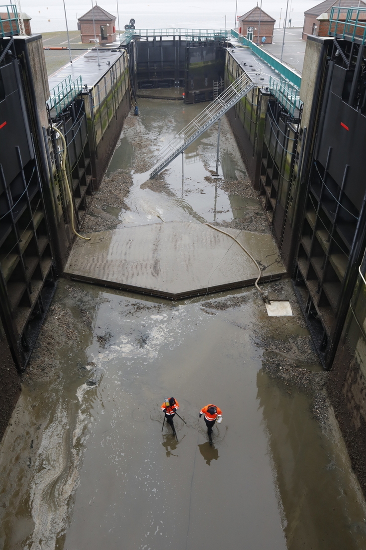 Für routinemäßige Wartungsarbeiten wird die Schleuse Leysiel etwa alle zwei Jahre für rund drei Wochen vollständig trockengelegt (Archivbild: Lippe/NLWKN)