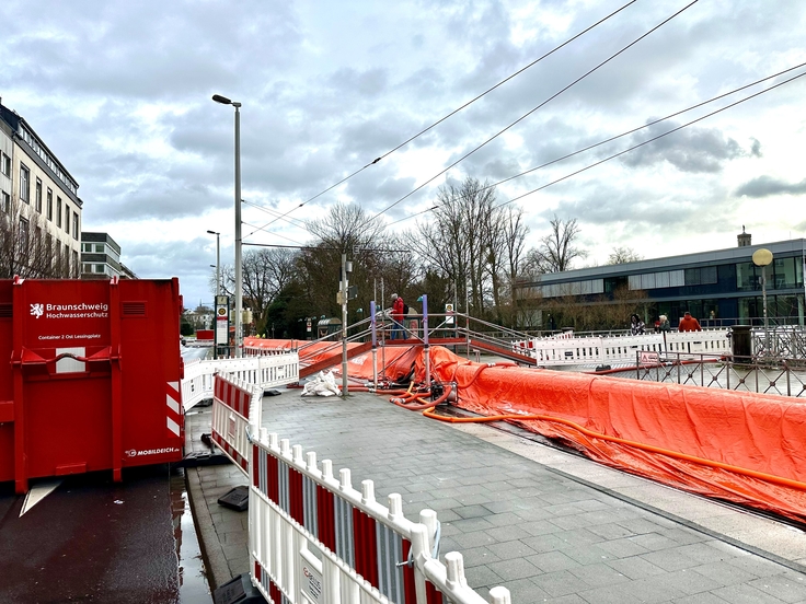 Braunschweig wappnete sich mit einem mobilen Deich gegen das Winterhochwasser.