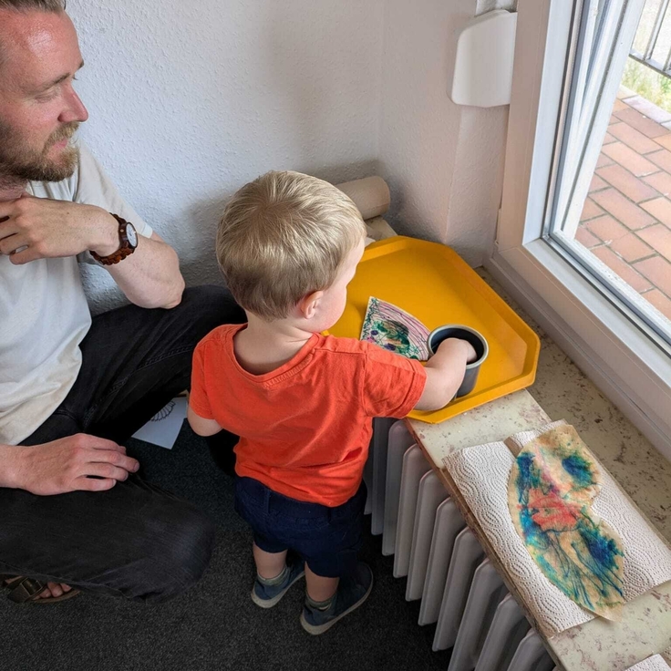 Spielerisch und kreativ lernten die jüngsten den Lebenszyklus eines Schmetterlings kennen (Foto: Insa Lütkehus).