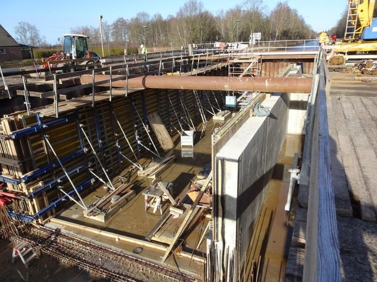 Blick in die künftige Schleusenkammer - die Arbeiten kamen bisher planmäßig voran.