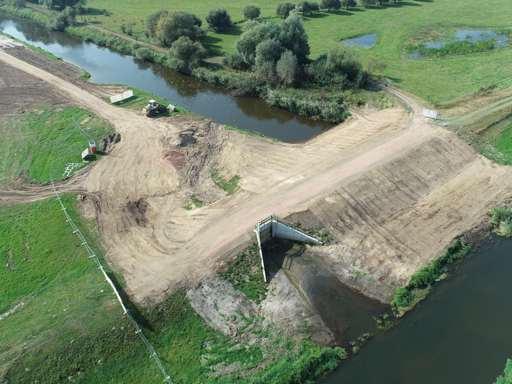 Eine Drohnenaufnahme des Polders Sückau-West zum Abschluss der Bauarbeiten (Foto: Jan Oberdiek/NLWKN)