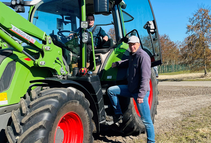 Einweisung am frühen Morgen: Die Geräte des NLWKN-Betriebshofs gehören zu den wenigen Fahrzeugen auf Langeoog.