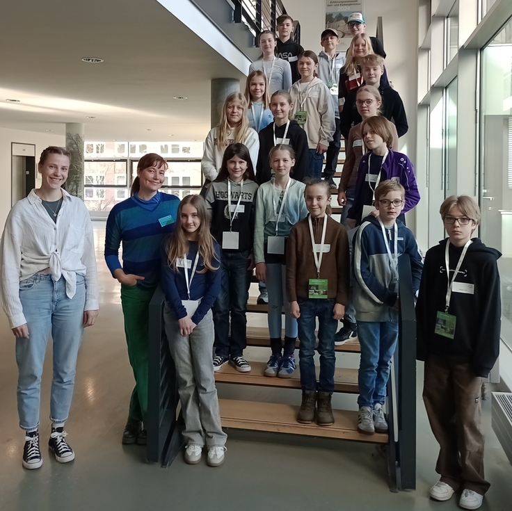 Die Teilnehmenden des Zukunftstages in Hannover mit ihren Betreuerinnen Leonie Krause (links) und Annika Frech (Foto: NLWKN).