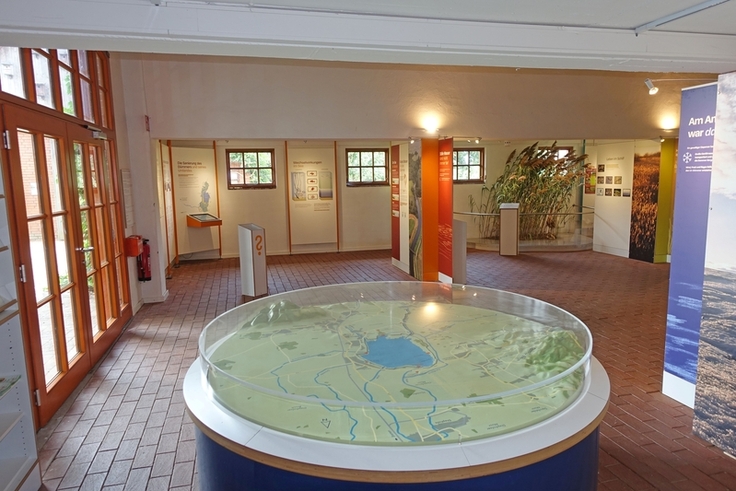 Die komplett überarbeitete Dauerausstellung in der Naturschutzstation Dümmer des NLWKN kann täglich von 10 bis 18 Uhr besichtigt werden. Der Eintritt ist frei.
