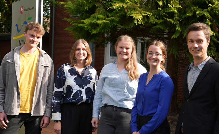 Die Einführungswoche in Norden wurde zum gegenseitigen Kennenlernen genutzt. Das Bild zeigt von links: Johannes Brämswig, Hannah Wald, Annika Hahn, Thea Bölker und Johannes Alder (Bild: Lippe/NLWKN).