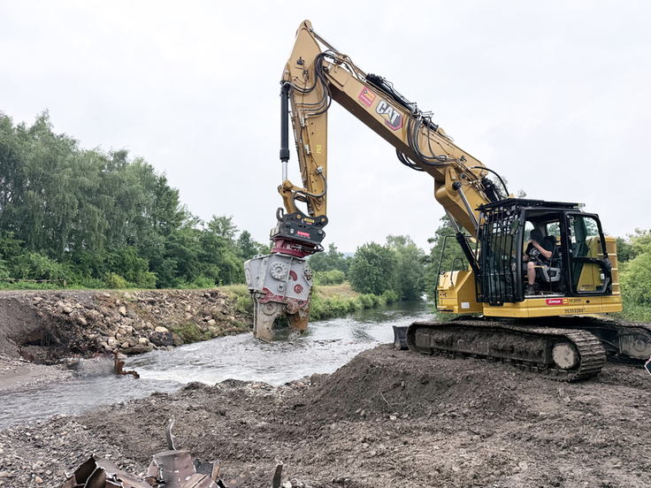 Bagger mit Hydraulikschere