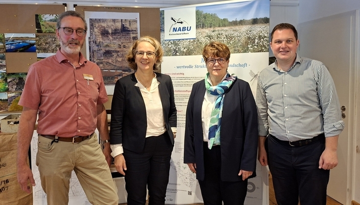 Von links: Walter Wimmer, Leiter der NLWKN-Betriebsstelle Süd in Braunschweig, Anna Weyde, Erste Verbandsrätin des Regionalverbands Großraum Braunschweig, Kreisrätin und Umweltdezernentin Ute Spieler und Landrat Philipp Raulfs. Foto: Landkreis Gifhor