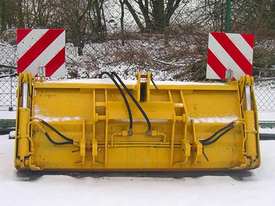 Hydraulische Heckschaufel für Pflegemaßnahmen