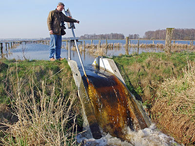 Regulierbare Stauanlage im Projektgebiet.