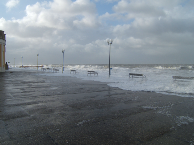 Sturmflut an der Promenade auf Borkum