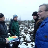 Exkursion mit Dr. Sliva (1.v.r) im Bissendorfer Moor (Foto: Susanne Brosch, NLWKN)
