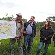 Gruppenfoto im Otternhagener Moor: die Direktorin des NLWKN Frau Rickmeyer (ganz rechts) mit Mitarbeitern