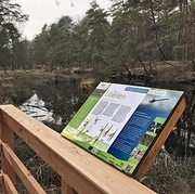 An geeigneten Stellen wurden die Infotafeln am Moorerlebnispfad in Resse/ Otternhagener Moor neu montiert.