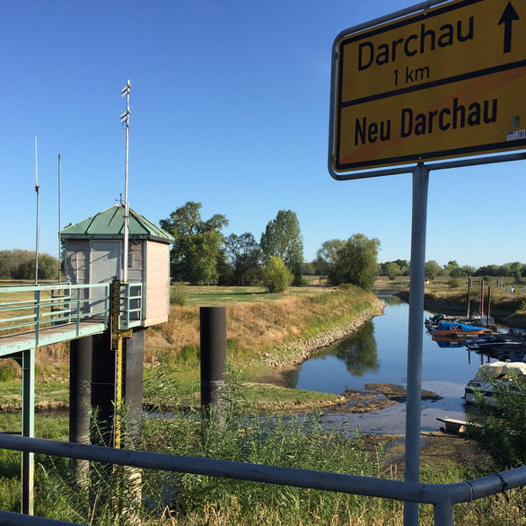 Der Pegel in Neu-Darchau 2019: Der Fluss ist kaum mehr erkennbar.